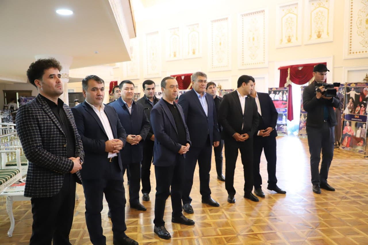 Bahodir Ahmedov Sirdaryoda 9 oylik hisobot konsertini sarhisob qilib, 120 nafar yoshlar bilan uchrashdi