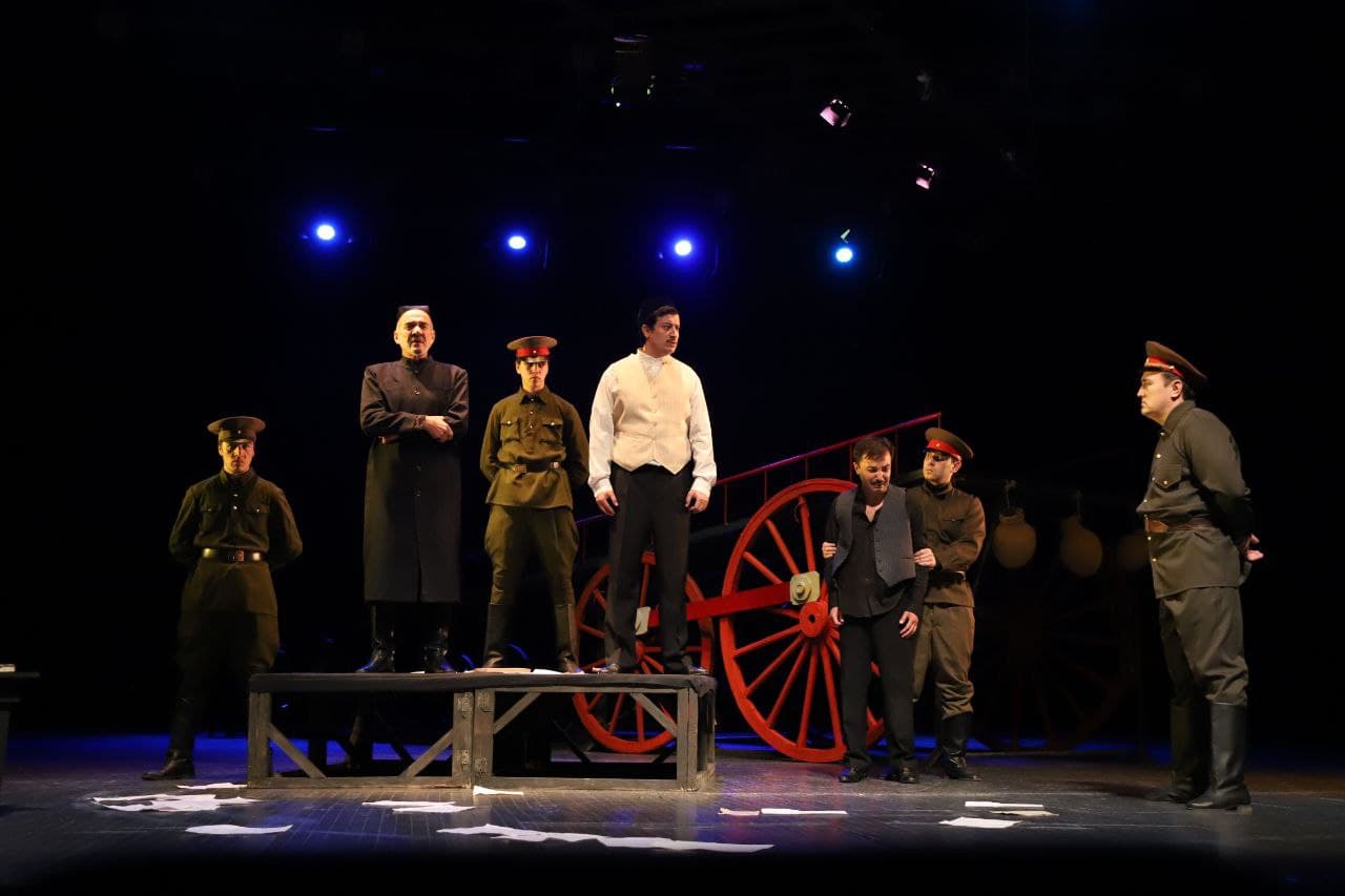 #Live #Premyera: O‘zbek Milliy Akademik drama teatrining 110 yillik mavsumiga bag‘ishlanib, “Birinchi qaldirgʻoch" dramasining premyerasi bo'lib o'tmoqda