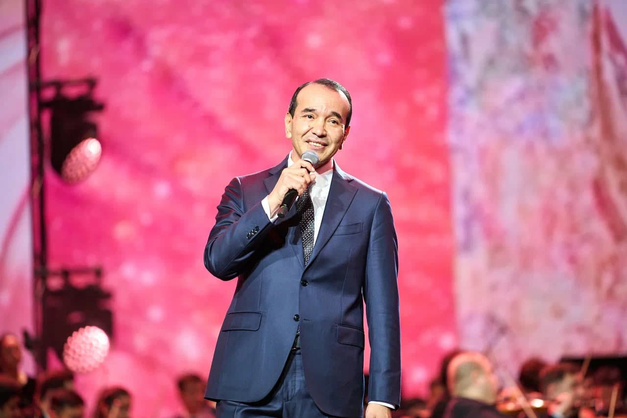 6 ming o‘ringa ega Kreml saroyida “Mendirman o‘sha”, “Omon yor”, “Ko‘k jiguli” va boshqa qo‘shiqlar kuylandi