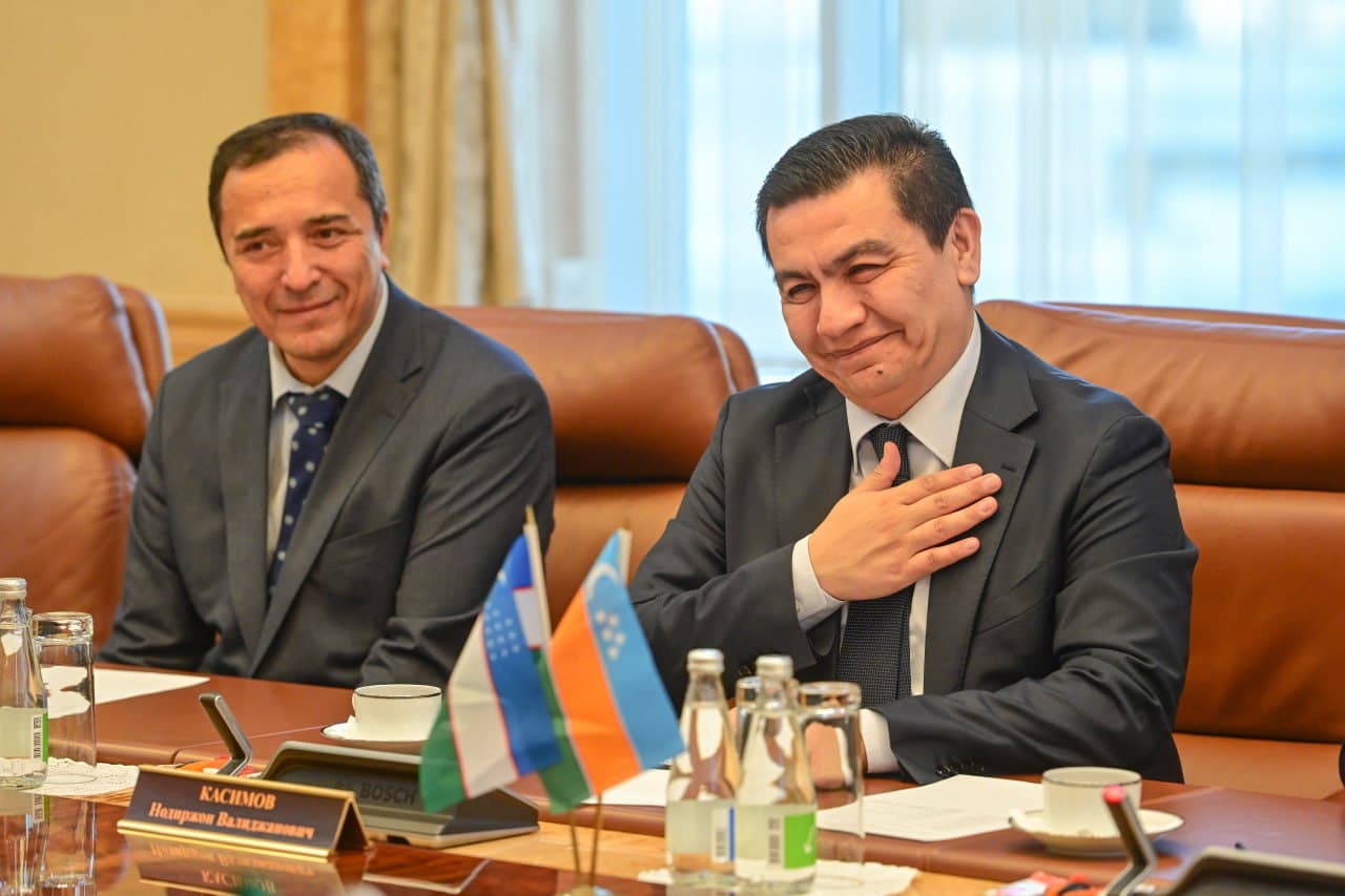 "Sharq bozori" (Восточный базар в Казани) turkiy va sharqiy xalqlar xalqaro festivali doirasida Tatariston Respublikasi rahbari Rustam Minnixanov delegatsiya vakillari bilan uchrashdi