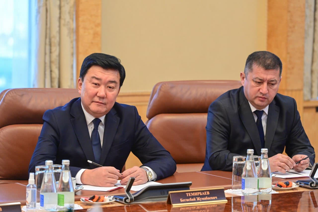 "Sharq bozori" (Восточный базар в Казани) turkiy va sharqiy xalqlar xalqaro festivali doirasida Tatariston Respublikasi rahbari Rustam Minnixanov delegatsiya vakillari bilan uchrashdi