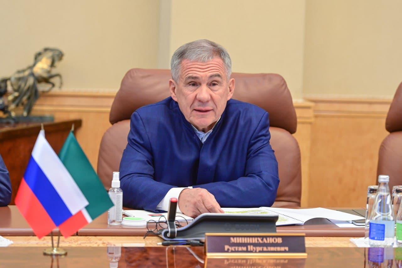 "Sharq bozori" (Восточный базар в Казани) turkiy va sharqiy xalqlar xalqaro festivali doirasida Tatariston Respublikasi rahbari Rustam Minnixanov delegatsiya vakillari bilan uchrashdi