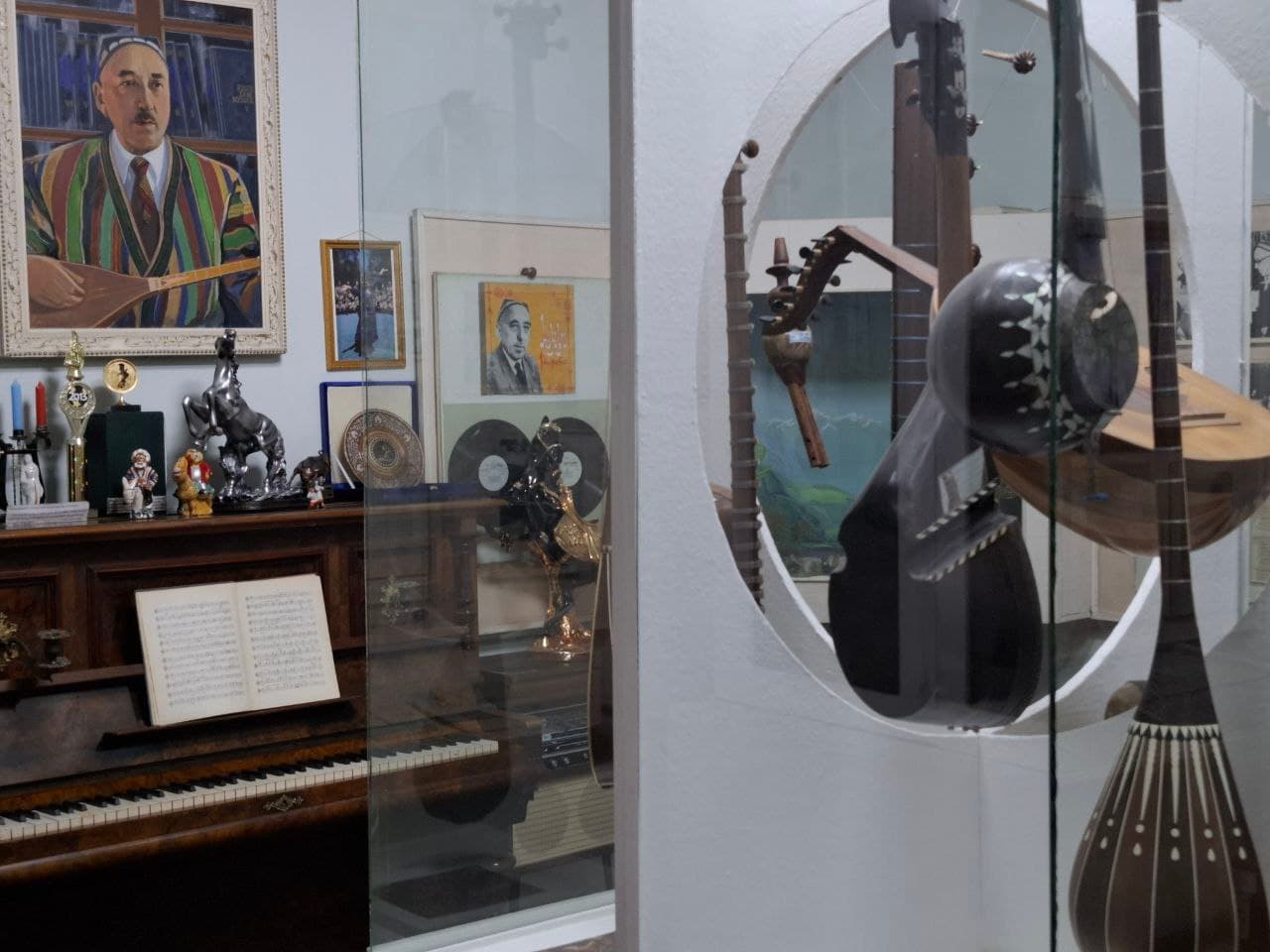 A prominent representative of Uzbek national musical art, academician, People's Artist of Uzbekistan Yunus Rajabiy is 128 years old