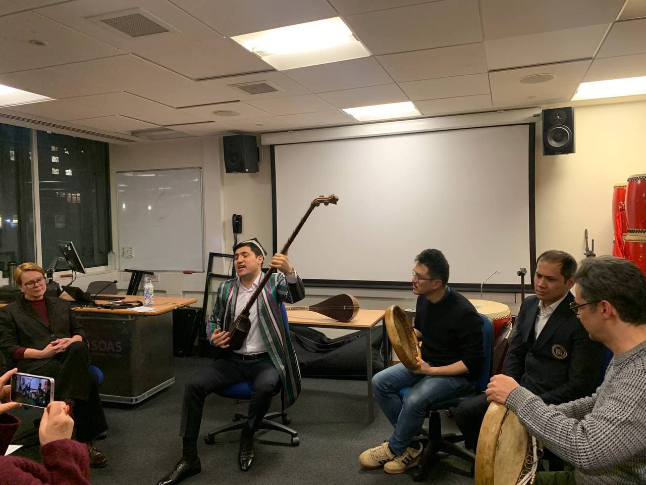 В Лондоне прошел мастер-класс с участием заслуженного артиста Узбекистана Ильоса Арабова