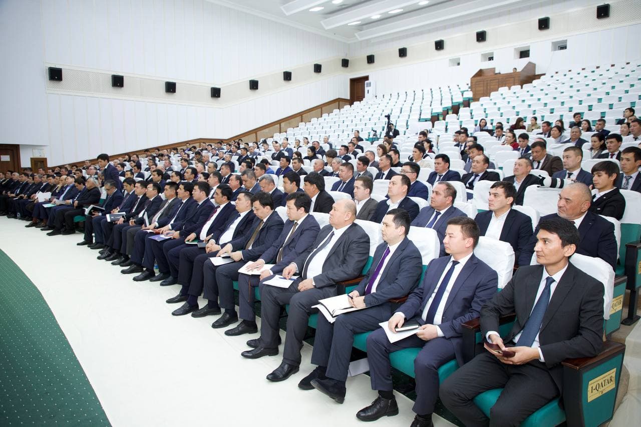 #Live: Nukus shahrida "Madaniyat vazirligining 2024-yil yakunlariga bag‘ishlangan kengaytirilgan Hay’at yig‘ilishi" bo'lib o'tmoqda