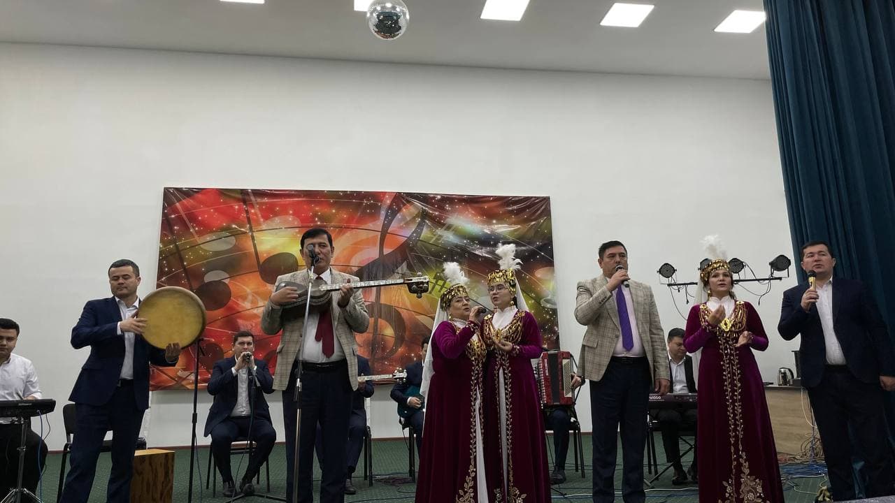 The tour concert program has been presented.
