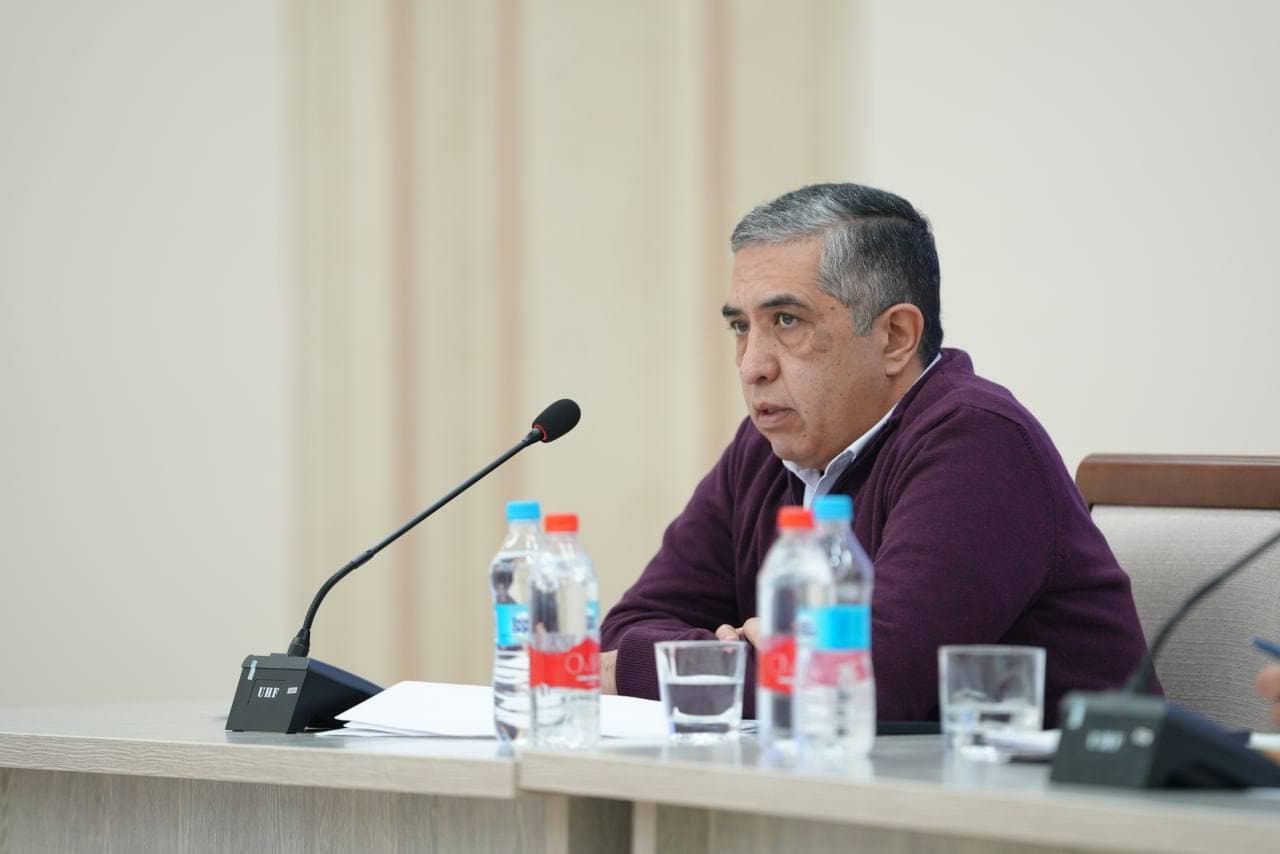 Группе творческих коллективов Навоийской области подарили сценические костюмы и музыкальные инструменты