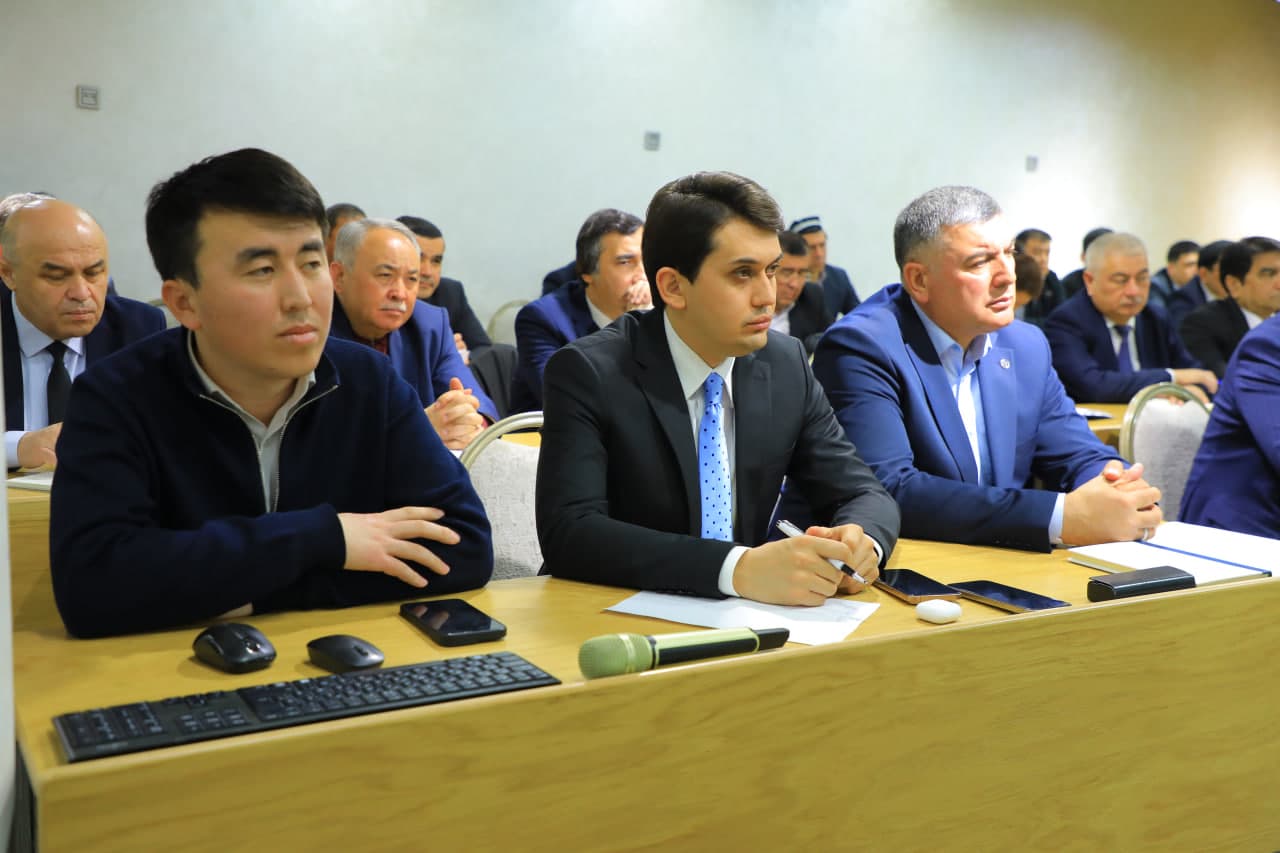 Vazir Ozodbek Nazarbekov boshchiligida vazirlik tizimidagi tashkilotlarda ijro intizomining bajarilish holati yuzasidan yig‘ilish bo‘lib o‘tdi