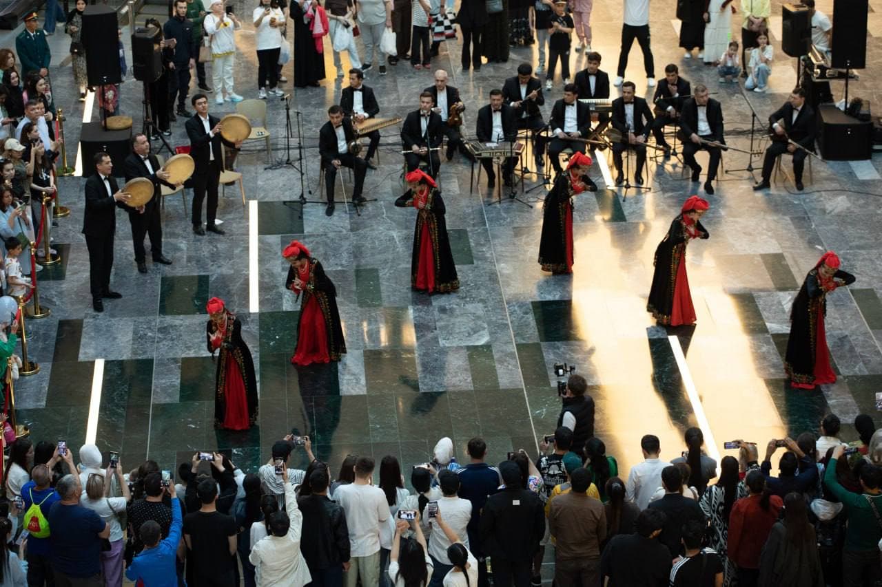 “Bahor” davlat raqs ansambli tomoshabinlarga ajoyib konsert dasturini taqdim etdi