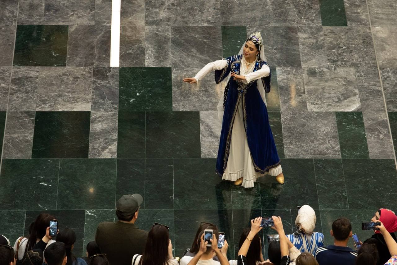 “Bahor” davlat raqs ansambli tomoshabinlarga ajoyib konsert dasturini taqdim etdi