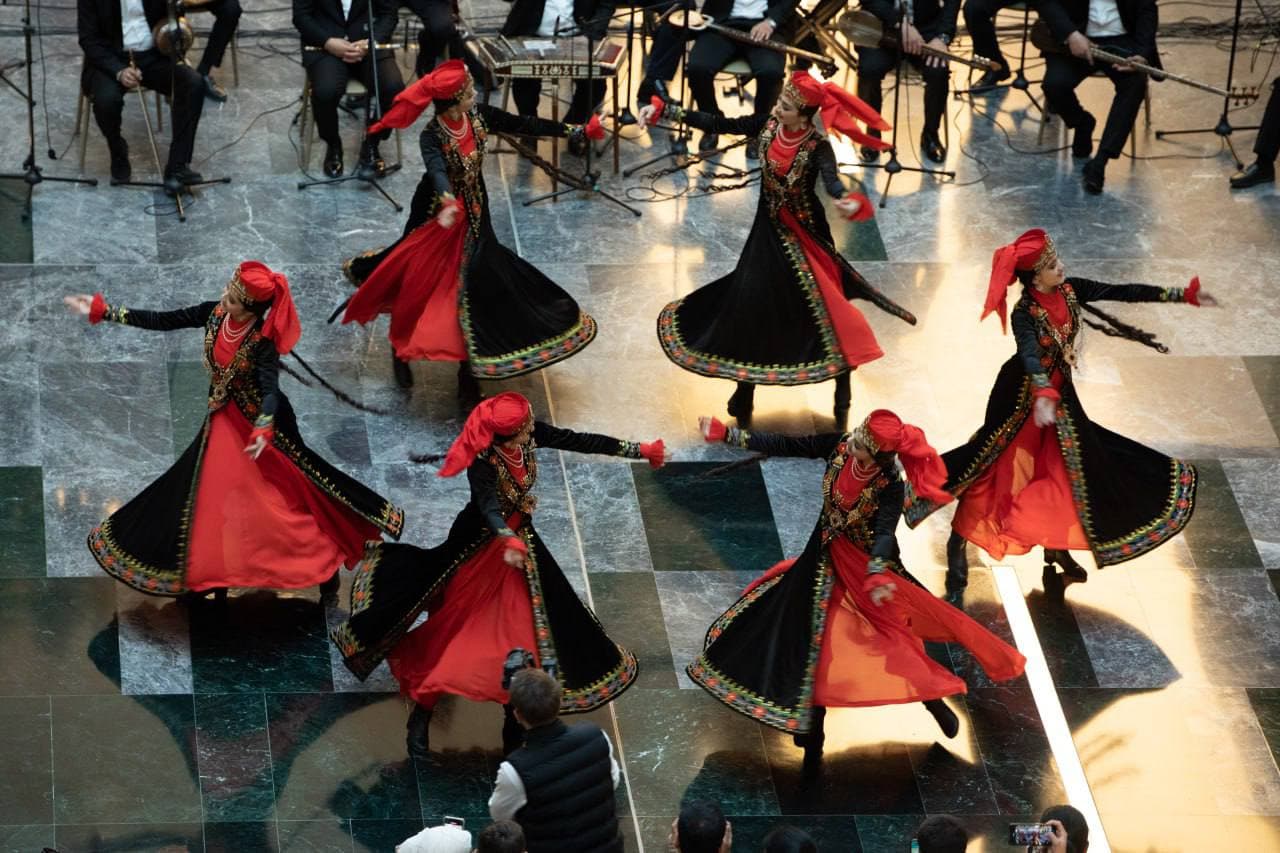 “Bahor” davlat raqs ansambli tomoshabinlarga ajoyib konsert dasturini taqdim etdi