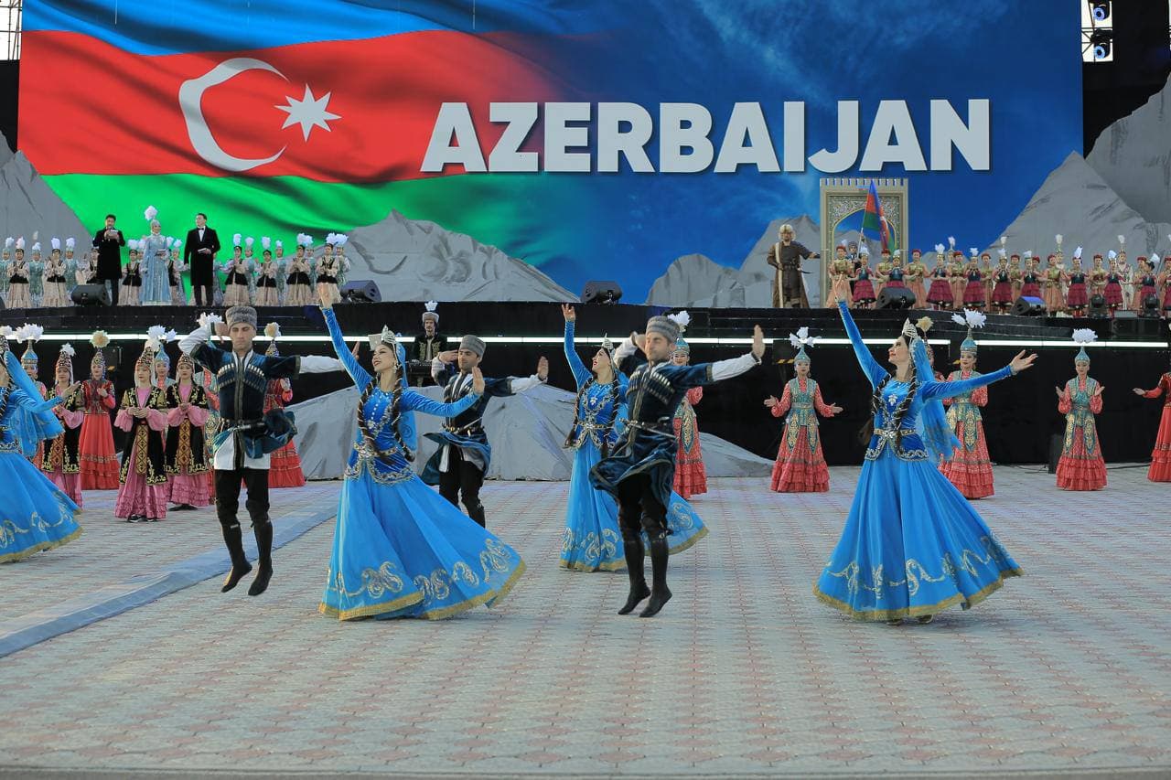 Qozog‘istonning Aqtau shahrida “2025-yilgi Turk dunyosi madaniy poytaxti” maqomini berish tantanali ochilish marosimi bo‘lib o‘tdi