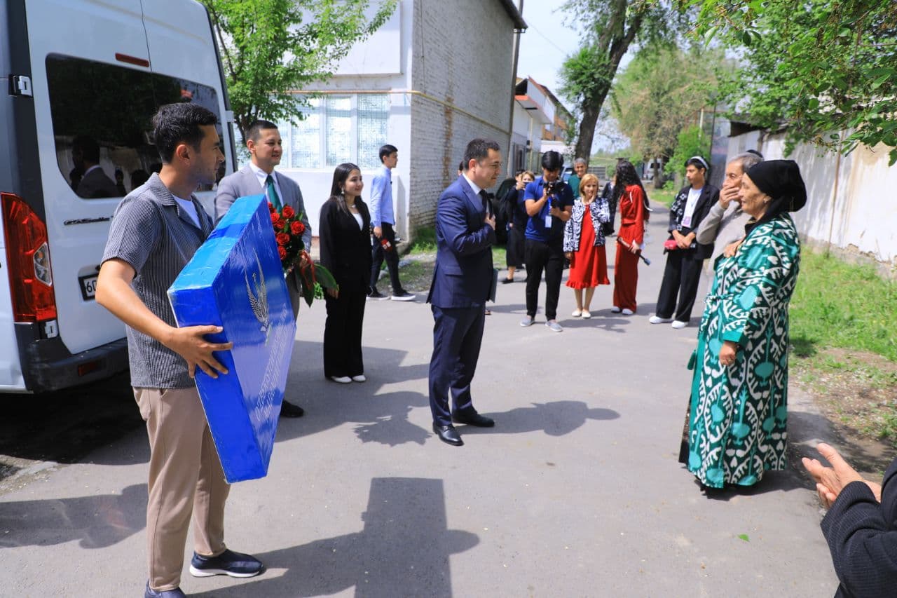 Madaniyat vazirligi vakillari soha xodimlarining xonadonlariga tashrif buyurdi