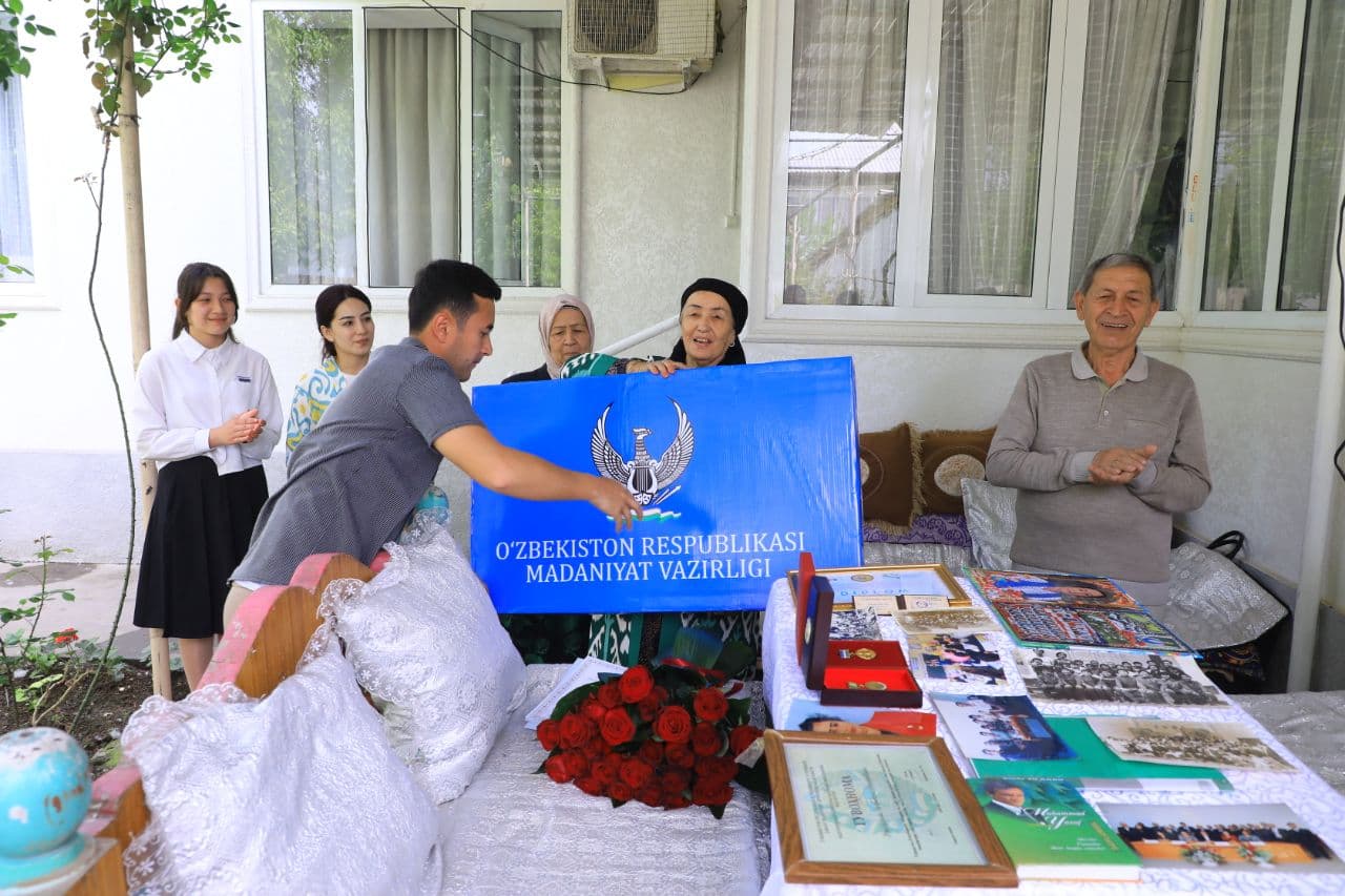 Madaniyat vazirligi vakillari soha xodimlarining xonadonlariga tashrif buyurdi
