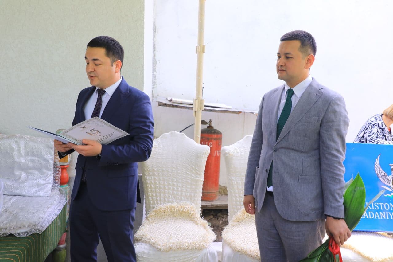 Madaniyat vazirligi vakillari soha xodimlarining xonadonlariga tashrif buyurdi