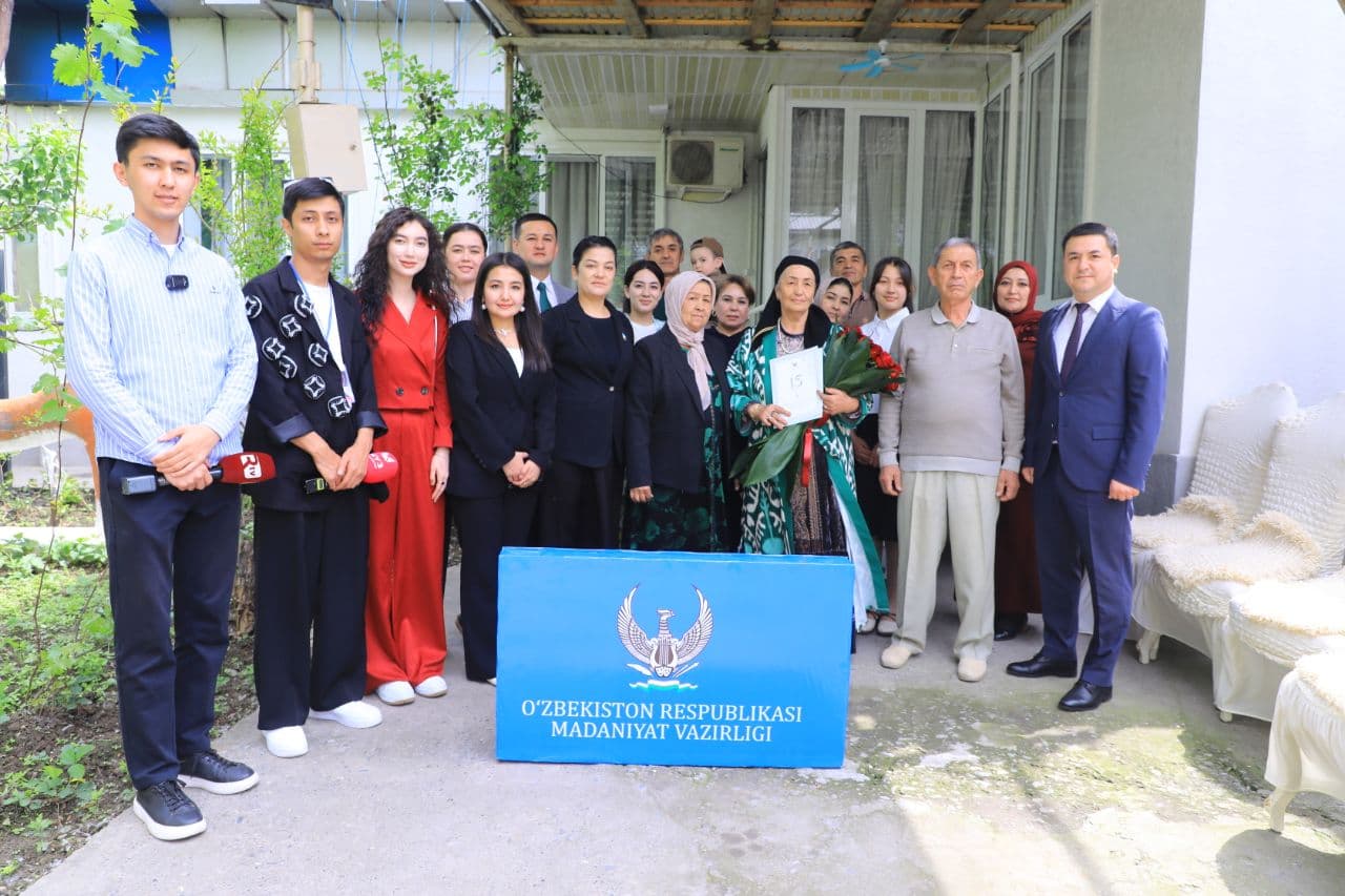 Madaniyat vazirligi vakillari soha xodimlarining xonadonlariga tashrif buyurdi
