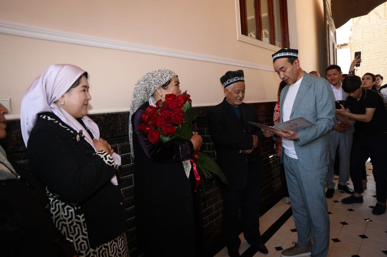 Vazir Ozodbek Nazarbekov tashabbusi bilan ilk marotaba soha xodimlarining xonadonlariga tashrif buyurilib, vazirning maxsus tabrigi hamda tashakkurnomasi taqdim etilmoqda