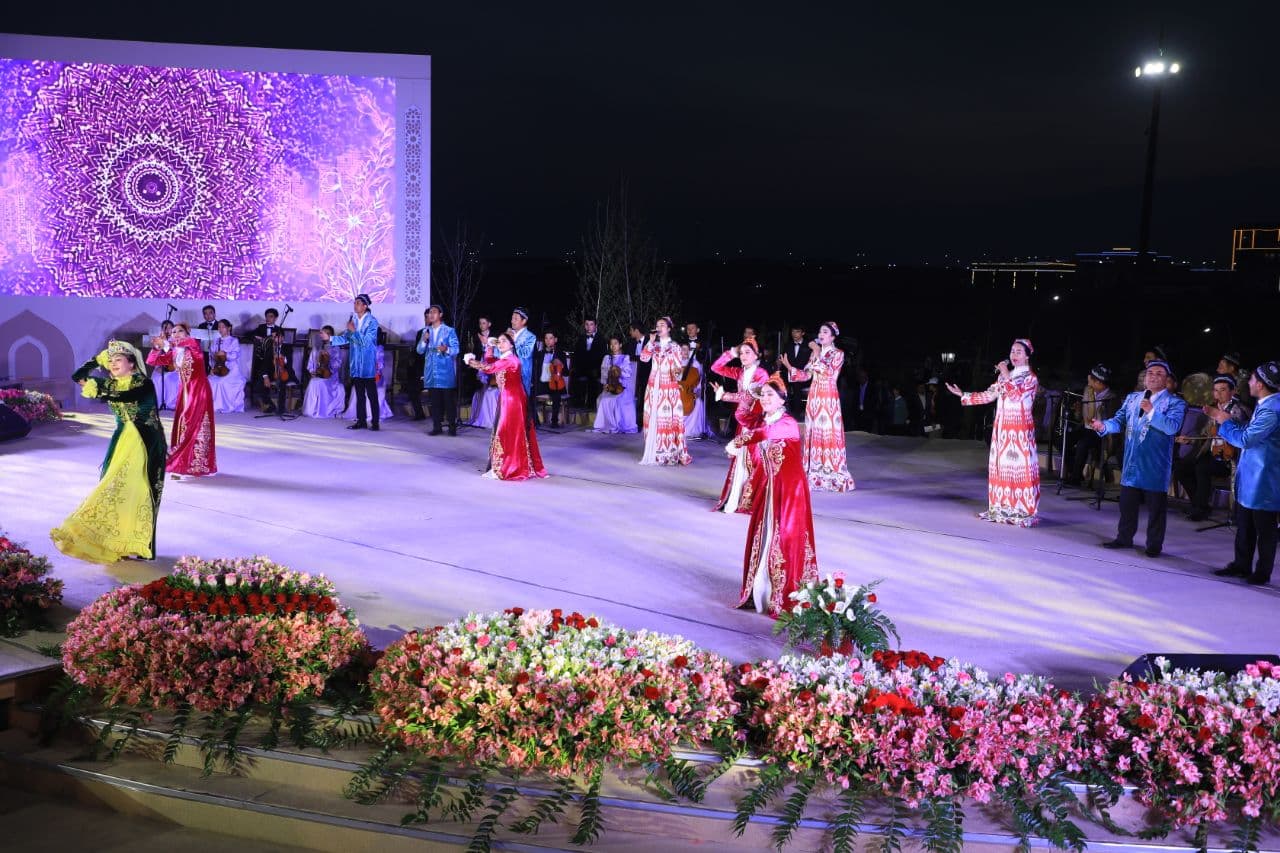 15-aprel — “Madaniyat va san’at xodimlari kuni”ga bag‘ishlangan tantanali bayram tadbirlari Andijonda o‘tkazildi