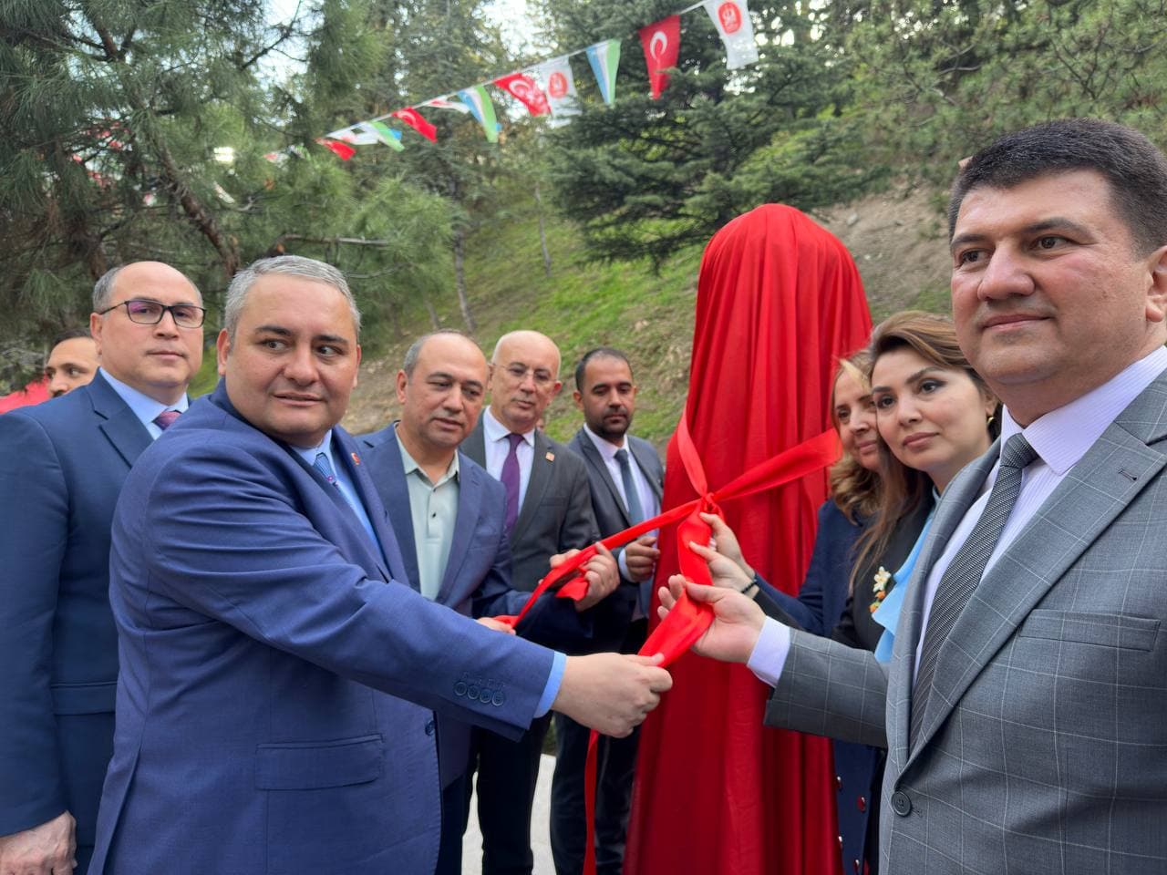 Anqara shahridagi xiyobonlardan birida ulug‘ qomusiy olim Ahmad al-Farg‘oniyning byusti o‘rnatildi