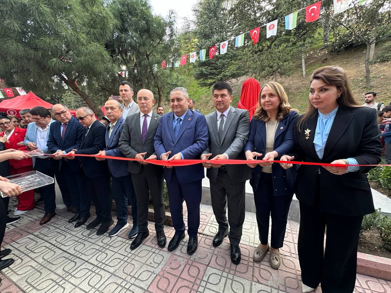 Anqara shahridagi xiyobonlardan birida ulug‘ qomusiy olim Ahmad al-Farg‘oniyning byusti o‘rnatildi