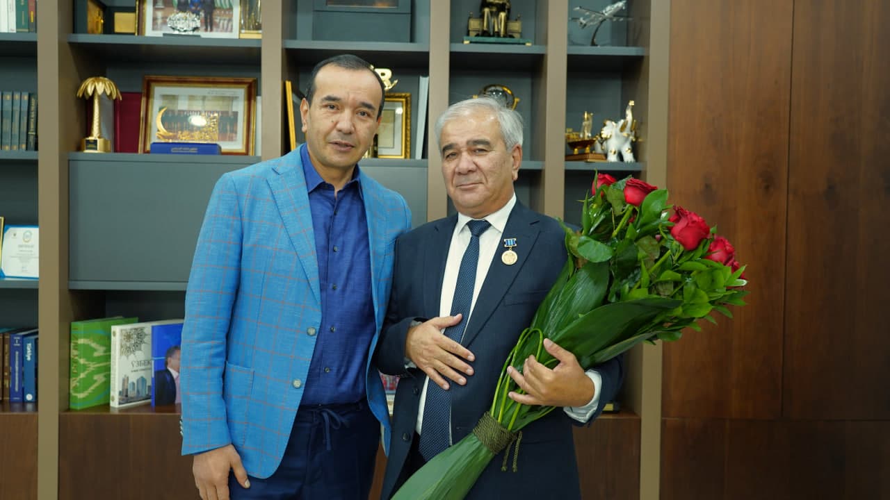 Hamkor tashkilot vakili vazirlikning "Madaniyat va san’at fidokori" ko‘krak nishoni bilan taqdirlandi