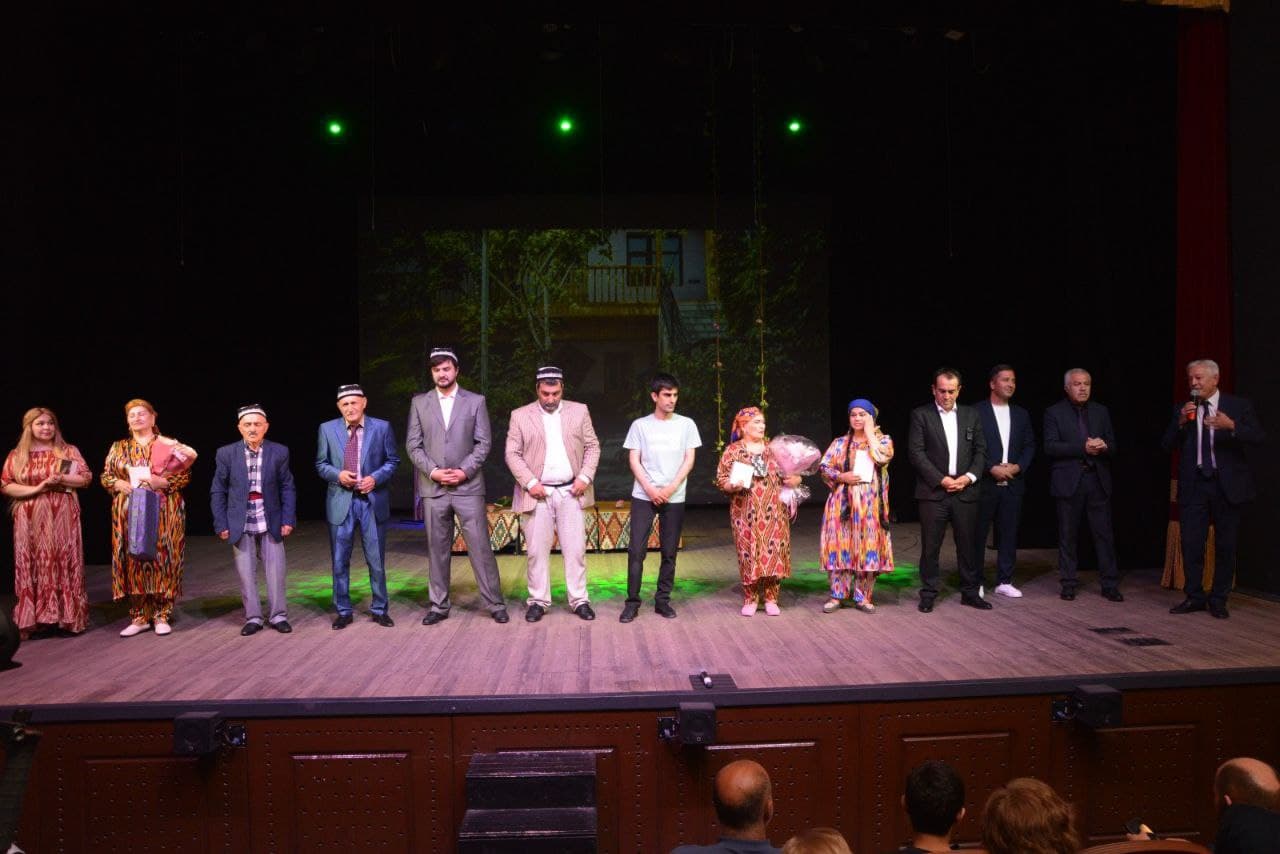 Dog‘istondagi teatr sahnasida “Uydagi gap ko‘chada” asari asosida spektakl sahnalashtirildi