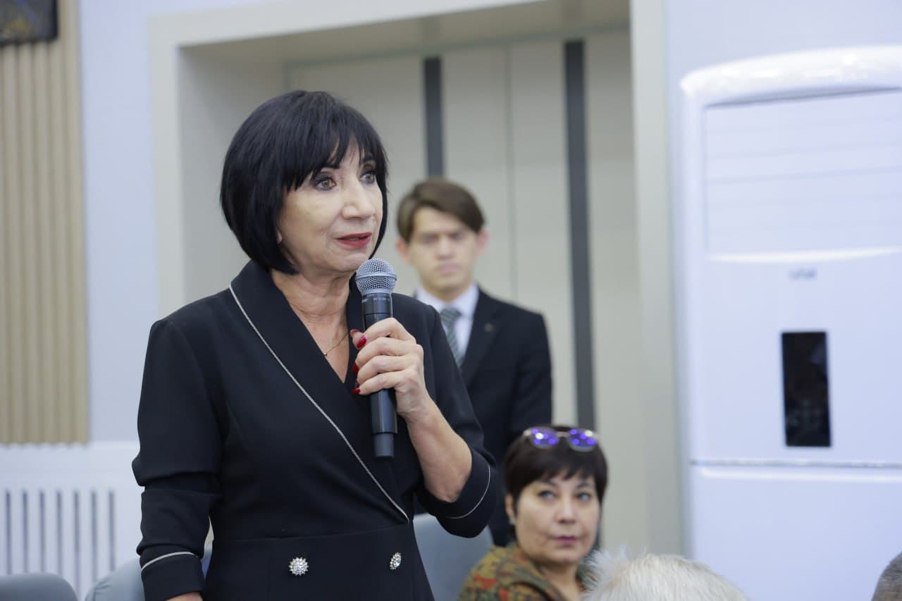 Анализируется театральное направление.