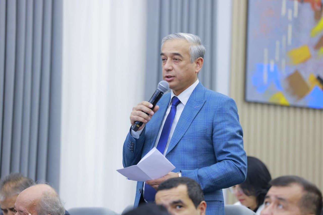 Анализируется театральное направление.