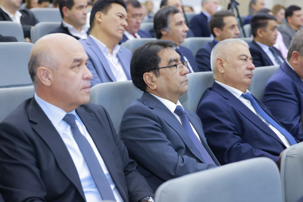 Анализируется театральное направление.