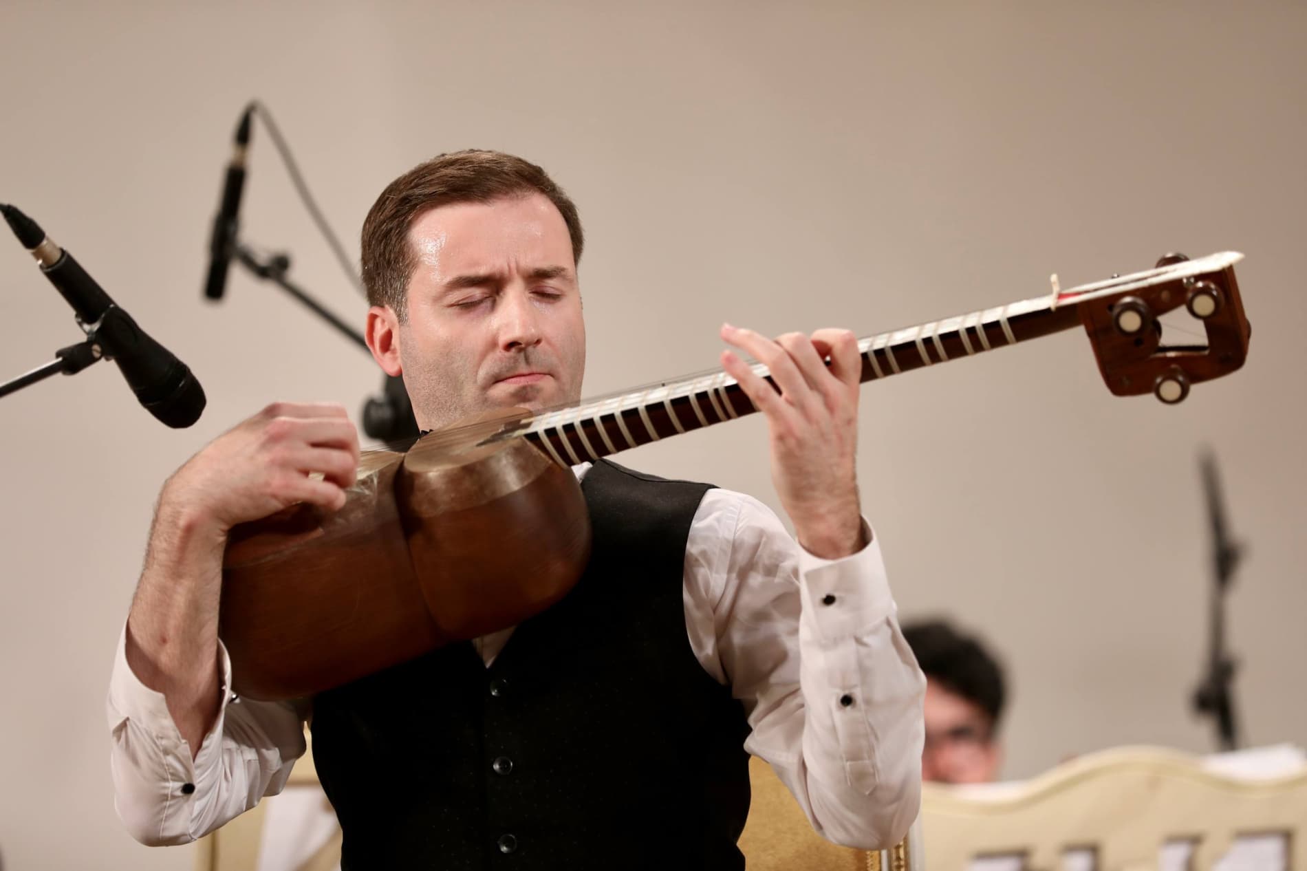 Sahib Poshozoda: O‘zbekistonning Madaniyat Elchisi va Mug‘am Ustozi