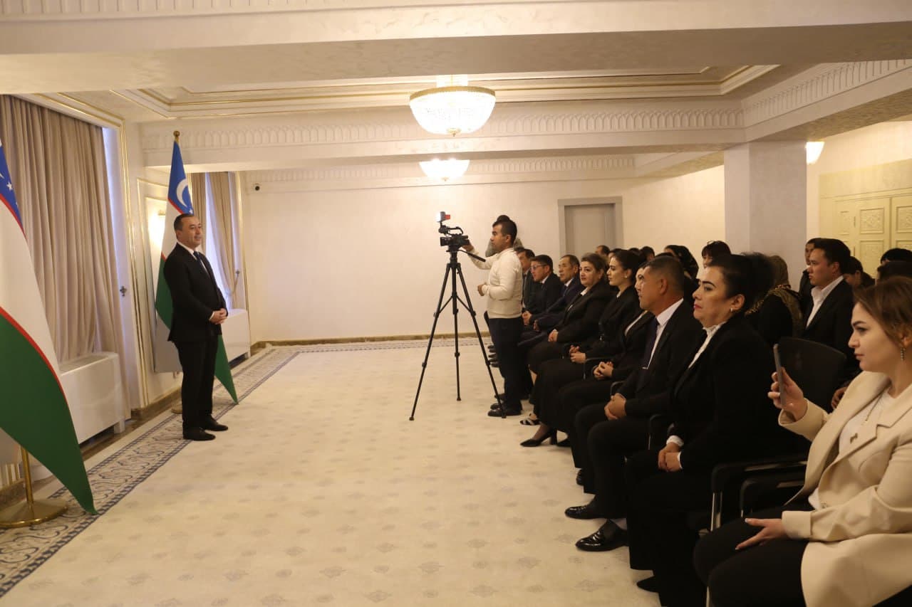 Самаркандские деятели искусств награждены нагрудным знаком и званием