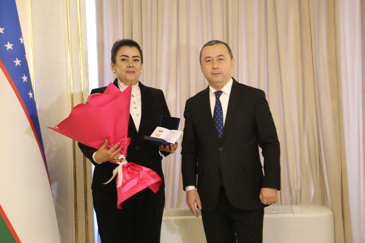 Самаркандские деятели искусств награждены нагрудным знаком и званием