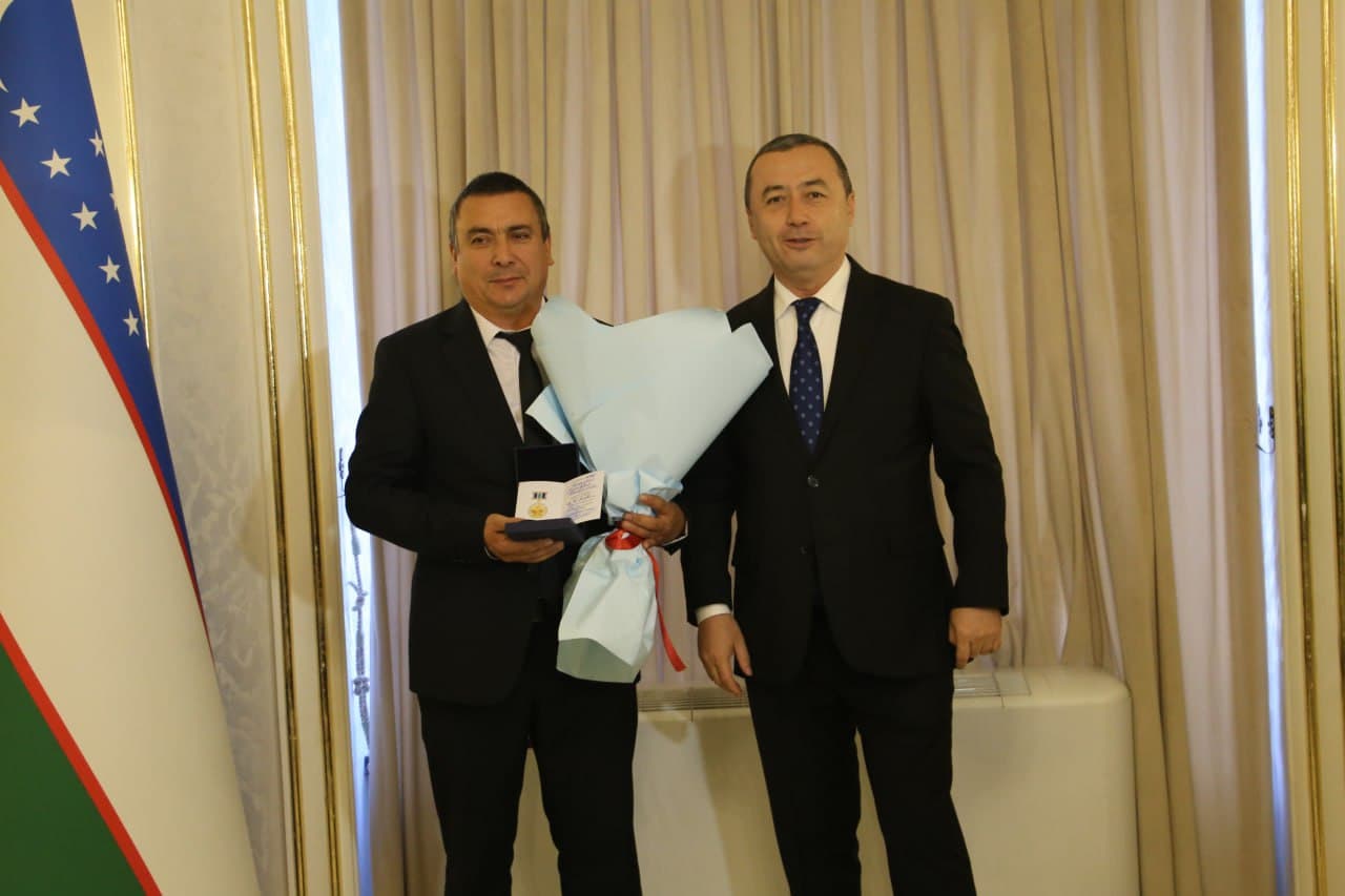 Самаркандские деятели искусств награждены нагрудным знаком и званием