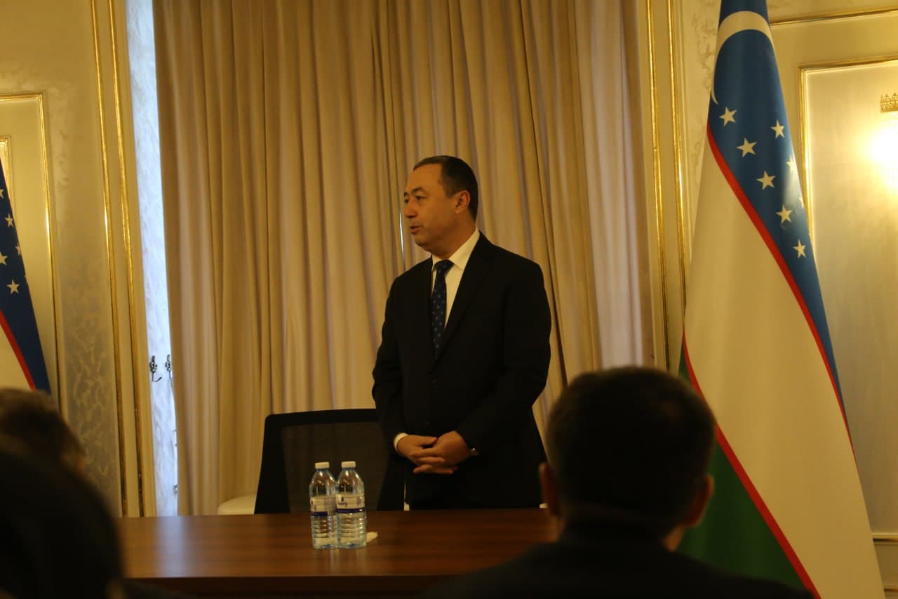 Самаркандские деятели искусств награждены нагрудным знаком и званием