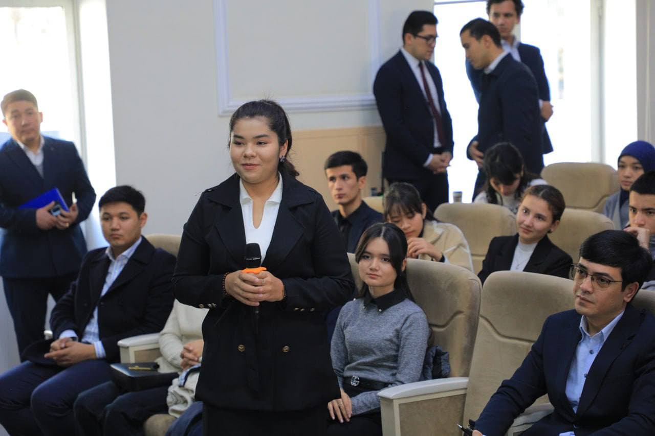 Vazirning birinchi o‘rinbosari Bahodir Ahmedov talaba yoshlar bilan uchrashdi