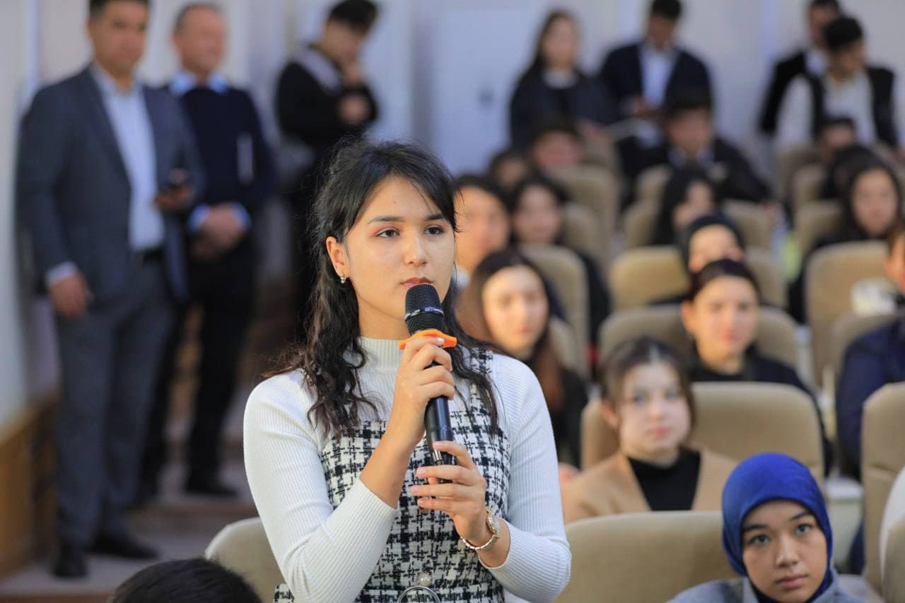 Vazirning birinchi o‘rinbosari Bahodir Ahmedov talaba yoshlar bilan uchrashdi