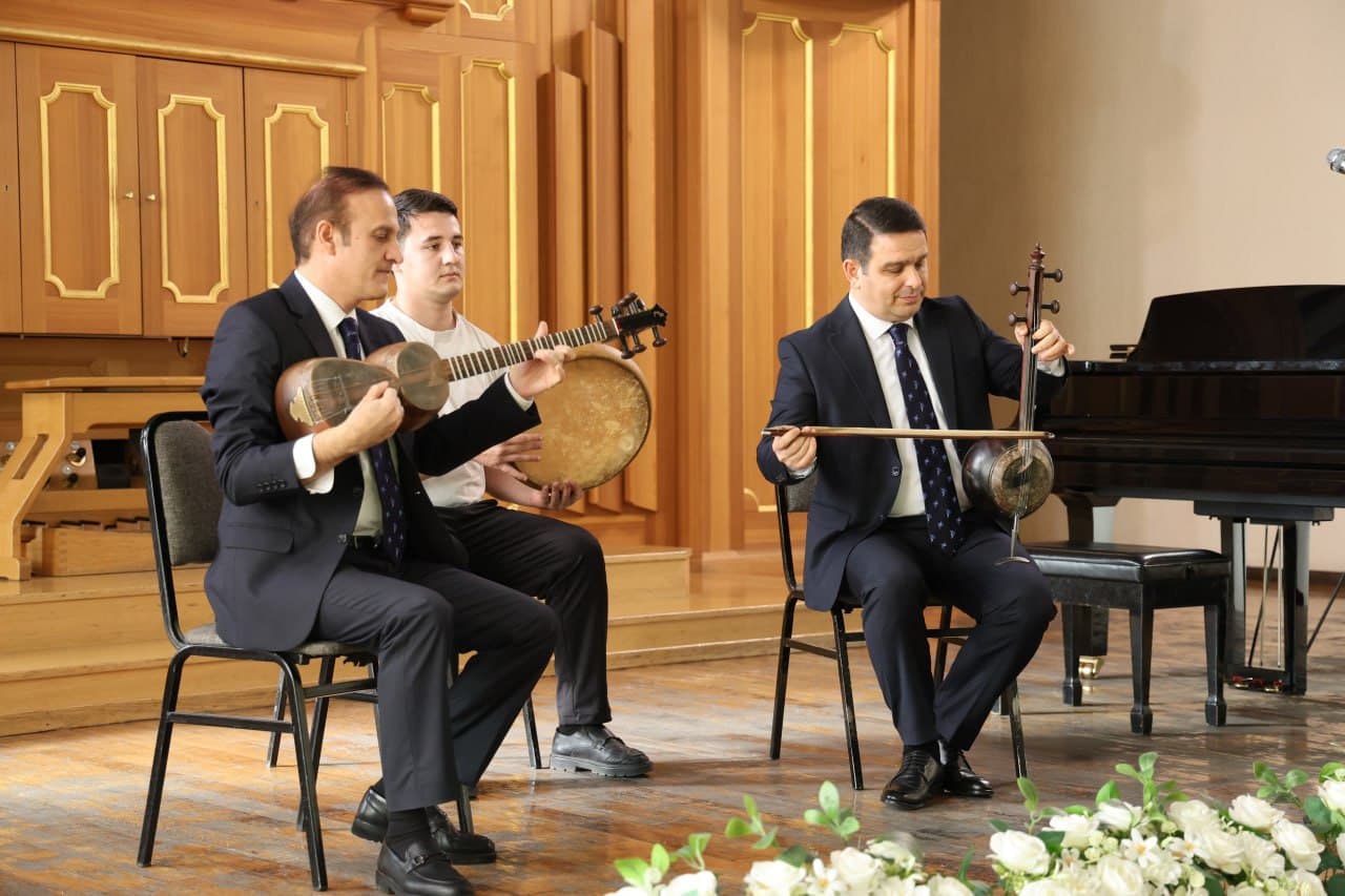 Konservatoriyada Ozarbayjon xalq artistlari Elchin Hashimov va Elnur Ahmadov tomonidan mahorat darsi o‘tkazildi