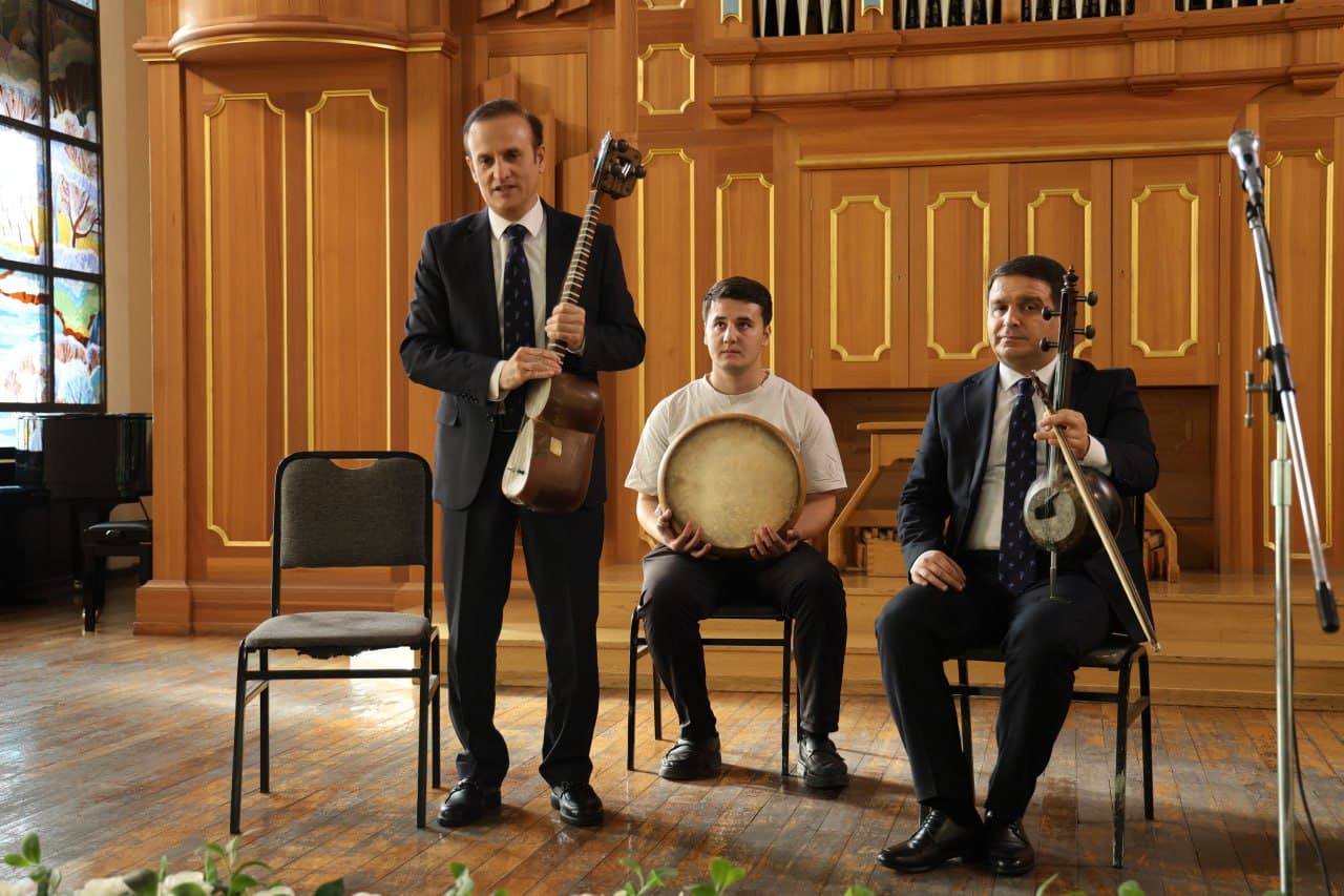 Konservatoriyada Ozarbayjon xalq artistlari Elchin Hashimov va Elnur Ahmadov tomonidan mahorat darsi o‘tkazildi