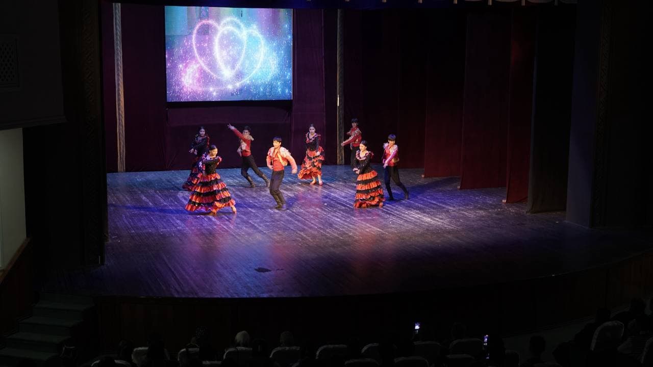 Qoraqalpoq davlat Yosh tomoshabinlar teatrida “Tumar” ansamblining hisobot konserti bo‘lib o‘tdi