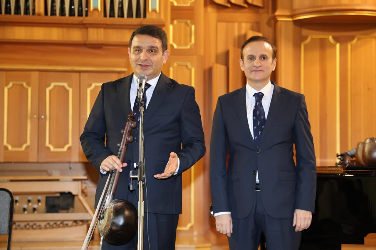 Konservatoriyada Ozarbayjon xalq artistlari Elchin Hashimov va Elnur Ahmadov tomonidan mahorat darsi o‘tkazildi