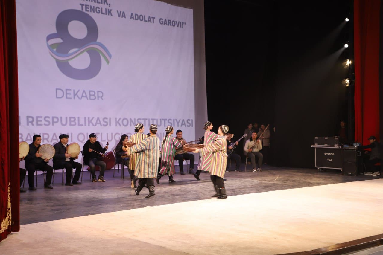 Vazir Ozodbek Nazarbekov Sirdaryo viloyat musiqali drama teatrida bo'ldi