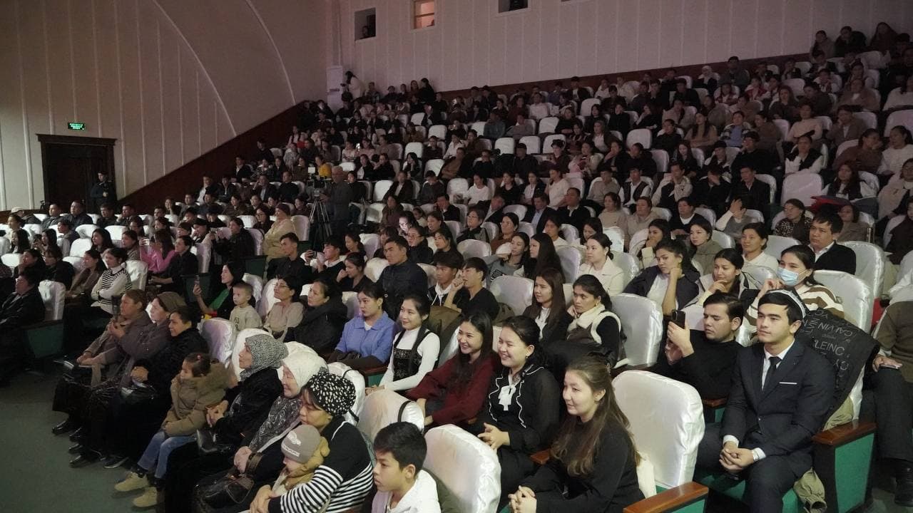 Qoraqalpoq davlat Yosh tomoshabinlar teatrida “Tumar” ansamblining hisobot konserti bo‘lib o‘tdi