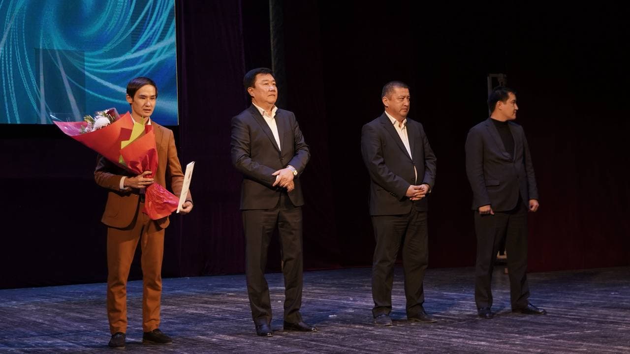 Qoraqalpoq davlat Yosh tomoshabinlar teatrida “Tumar” ansamblining hisobot konserti bo‘lib o‘tdi