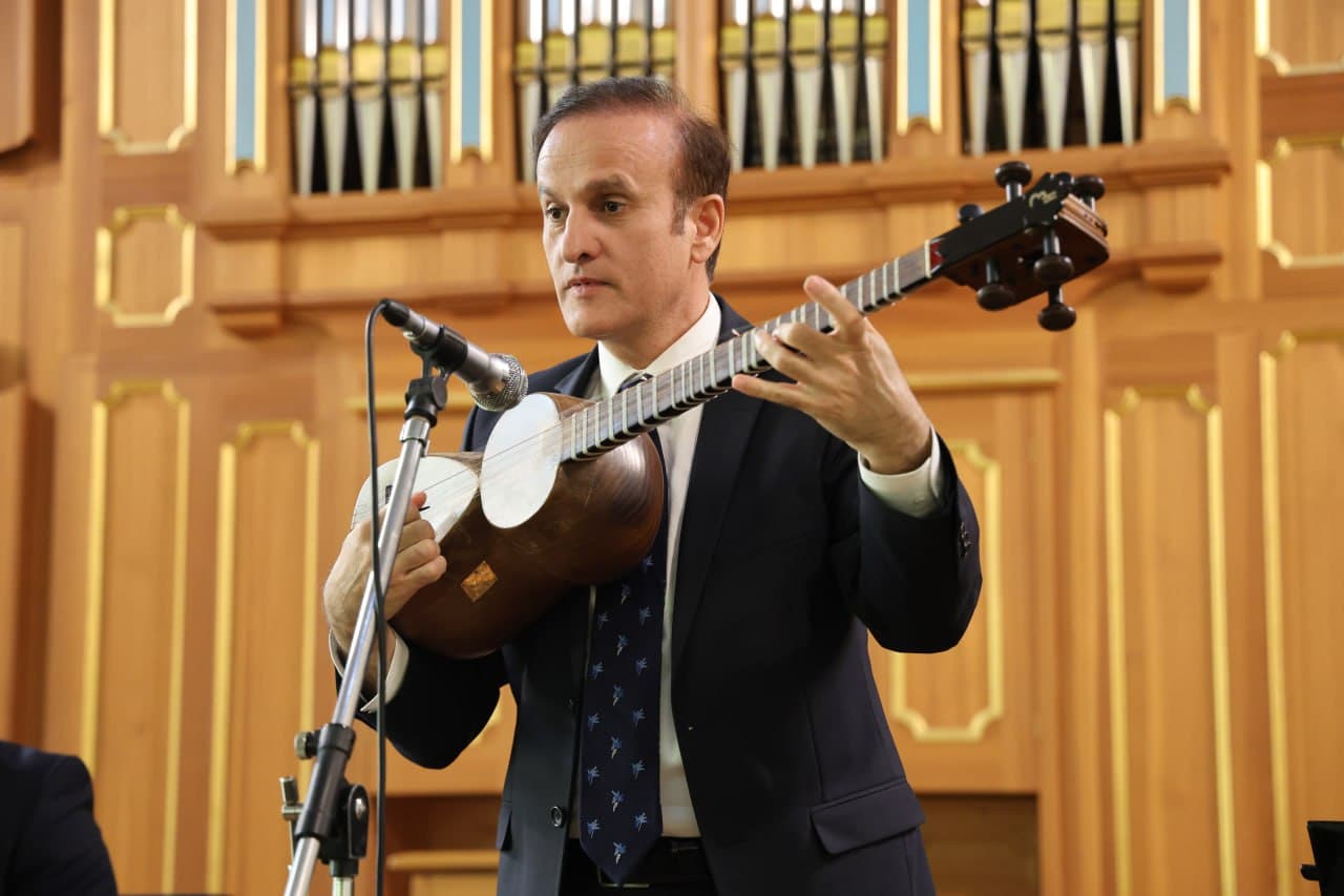 Konservatoriyada Ozarbayjon xalq artistlari Elchin Hashimov va Elnur Ahmadov tomonidan mahorat darsi o‘tkazildi