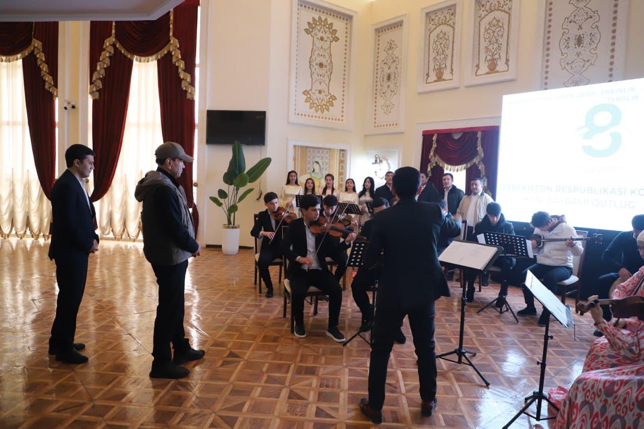 Vazir Ozodbek Nazarbekov Sirdaryo viloyat musiqali drama teatrida bo'ldi