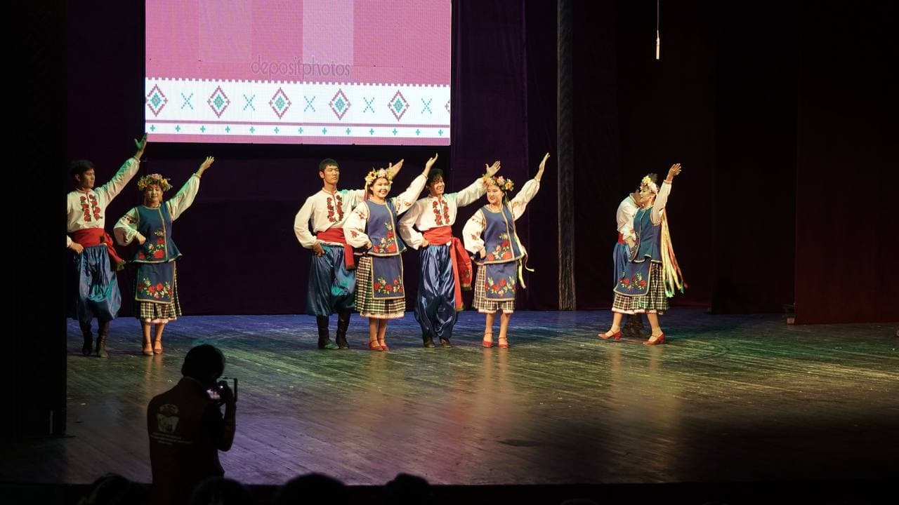 Qoraqalpoq davlat Yosh tomoshabinlar teatrida “Tumar” ansamblining hisobot konserti bo‘lib o‘tdi