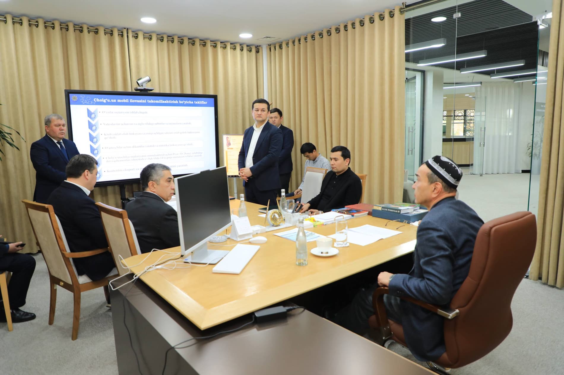 Vazir Ozodbek Nazarbekov sohada raqamlashtirish hamda AIni rivojlantirishga doir taqdimot bilan tanishdi