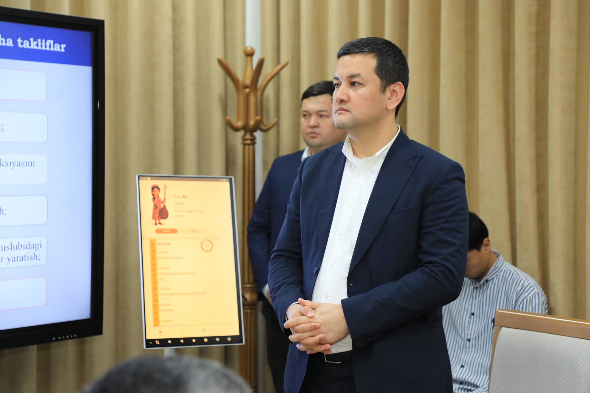 Vazir Ozodbek Nazarbekov sohada raqamlashtirish hamda AIni rivojlantirishga doir taqdimot bilan tanishdi