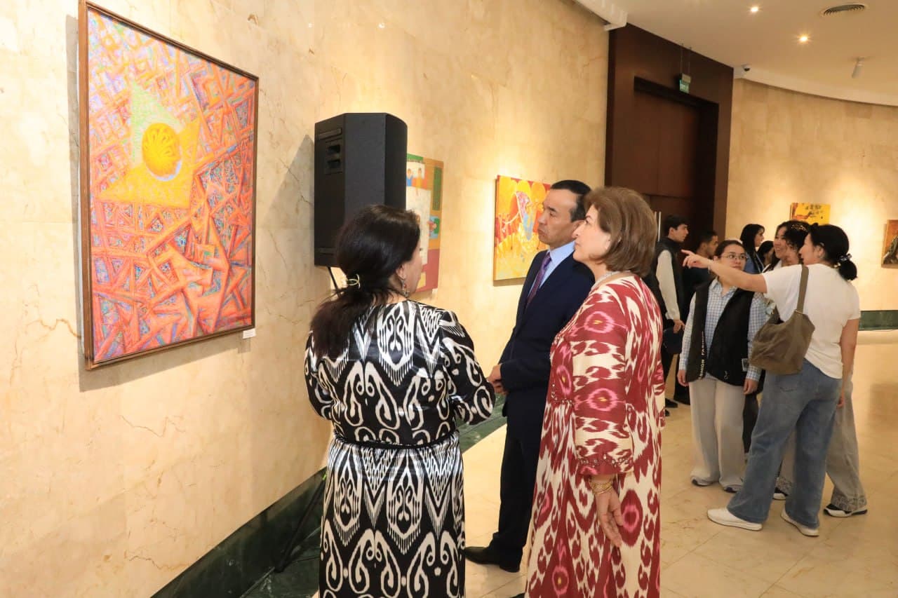 В столице открылась выставка художников Таджикистана