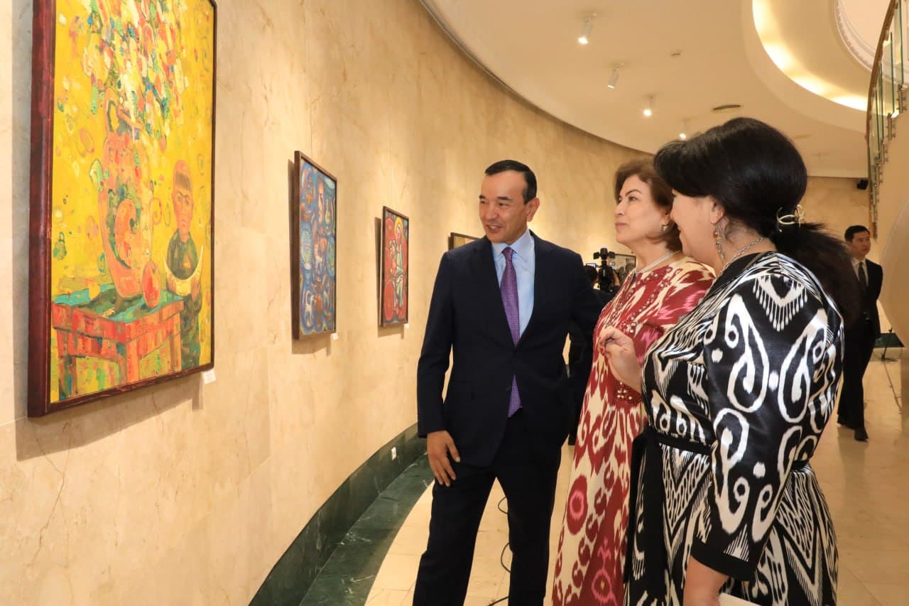 В столице открылась выставка художников Таджикистана